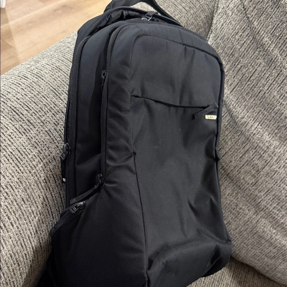 Incase Jet Black Men's Backpack